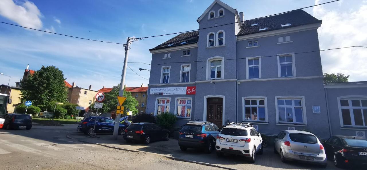 בילאווה Klimatyczny Apartament Nr 8 Z Widokiem Na Gory Sowie מראה חיצוני תמונה
