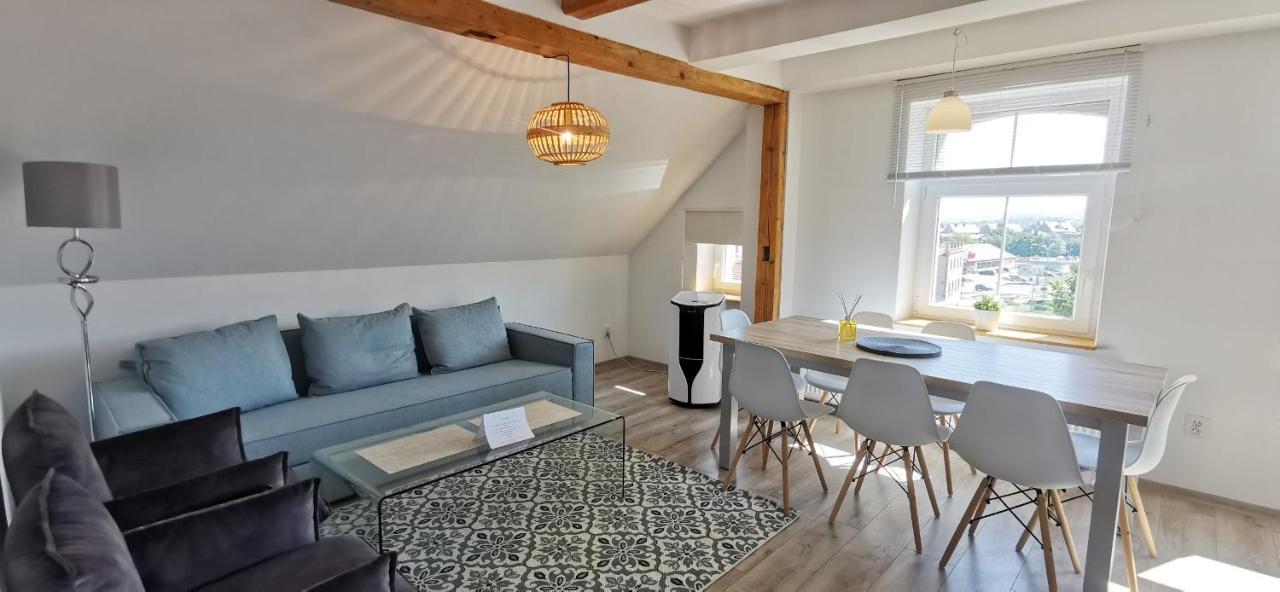 בילאווה Klimatyczny Apartament Nr 8 Z Widokiem Na Gory Sowie מראה חיצוני תמונה