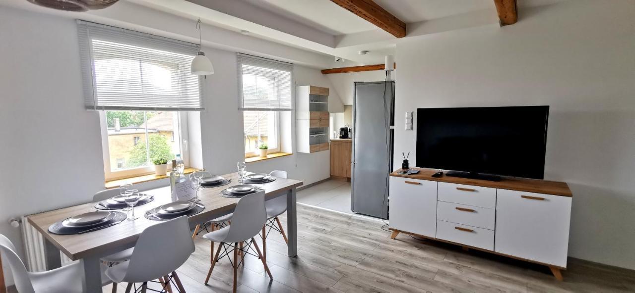 בילאווה Klimatyczny Apartament Nr 8 Z Widokiem Na Gory Sowie מראה חיצוני תמונה