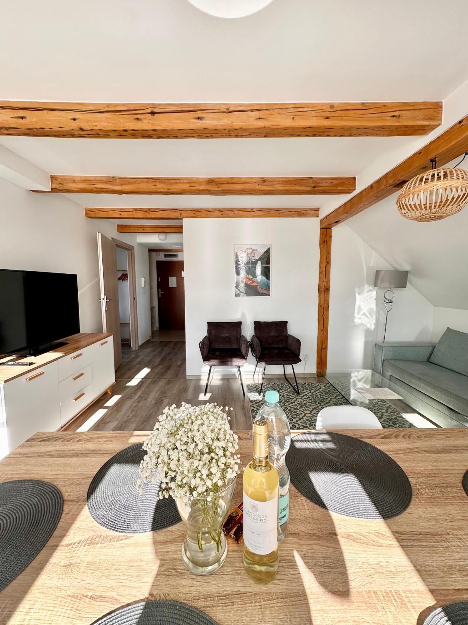 בילאווה Klimatyczny Apartament Nr 8 Z Widokiem Na Gory Sowie מראה חיצוני תמונה