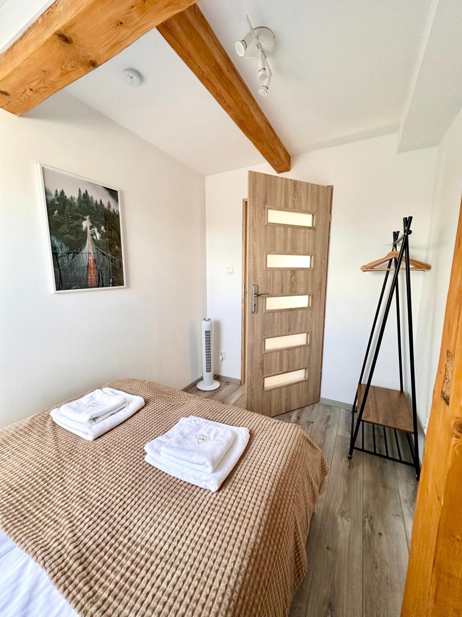 בילאווה Klimatyczny Apartament Nr 8 Z Widokiem Na Gory Sowie מראה חיצוני תמונה