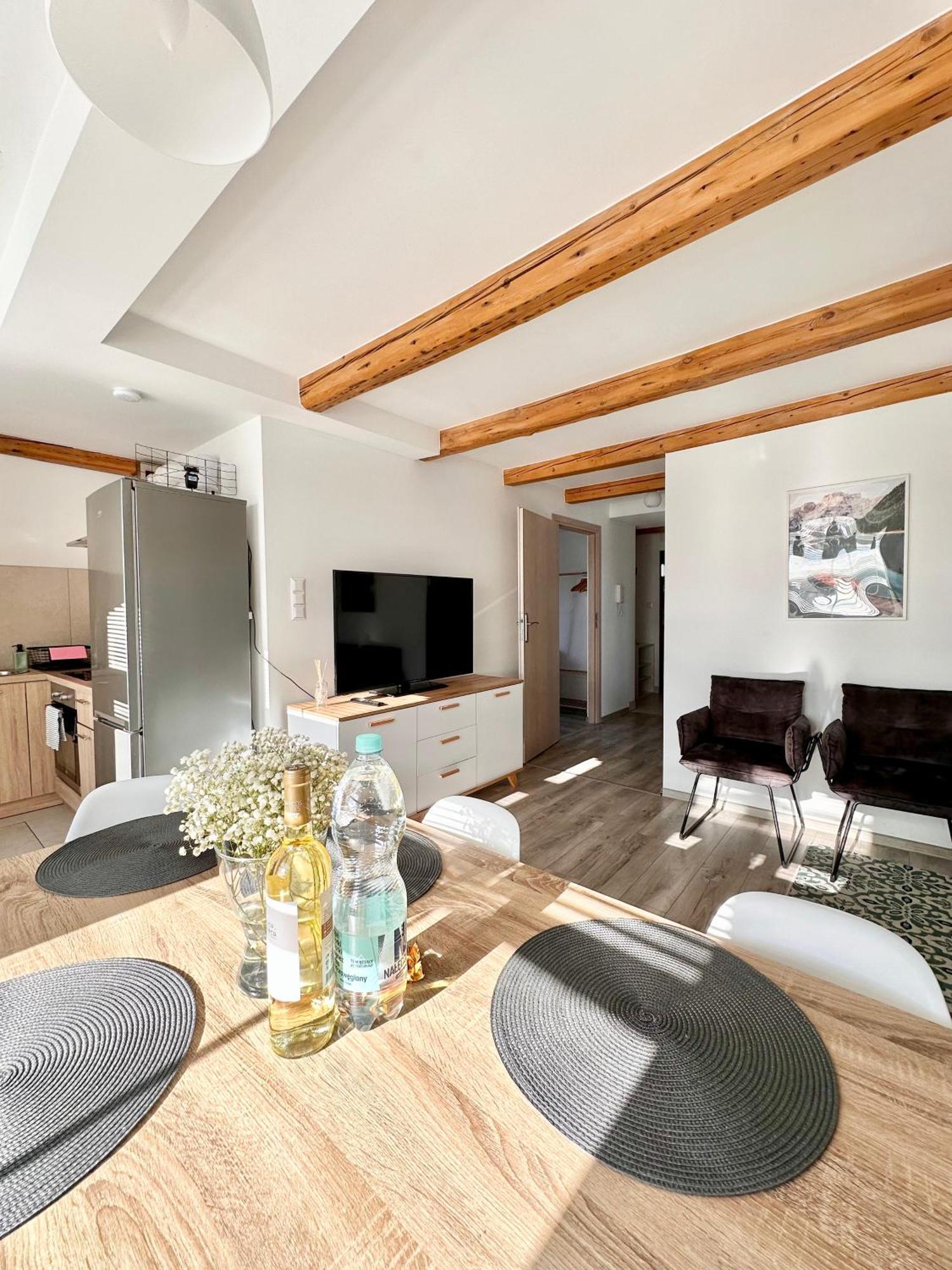 בילאווה Klimatyczny Apartament Nr 8 Z Widokiem Na Gory Sowie מראה חיצוני תמונה