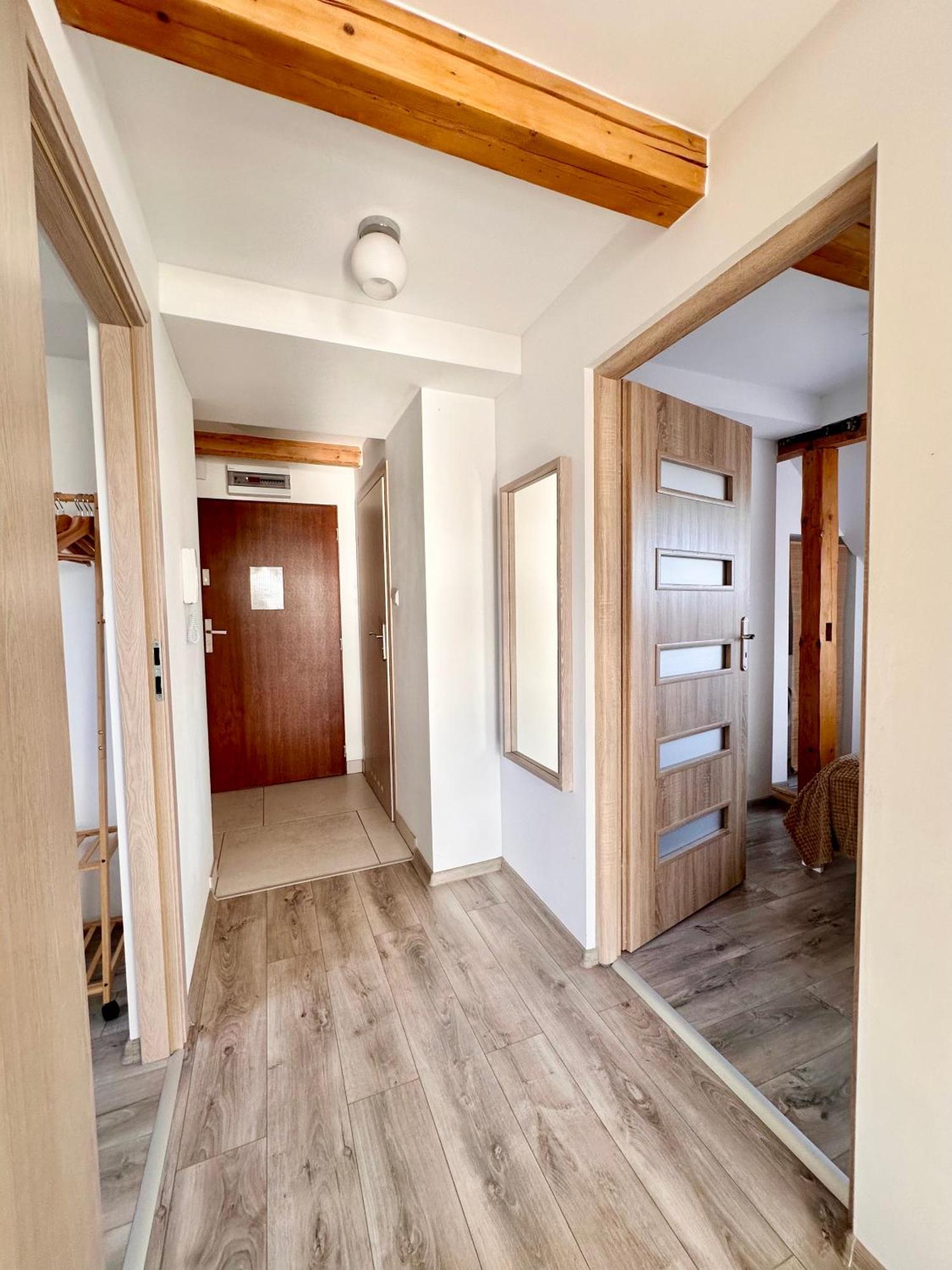בילאווה Klimatyczny Apartament Nr 8 Z Widokiem Na Gory Sowie מראה חיצוני תמונה