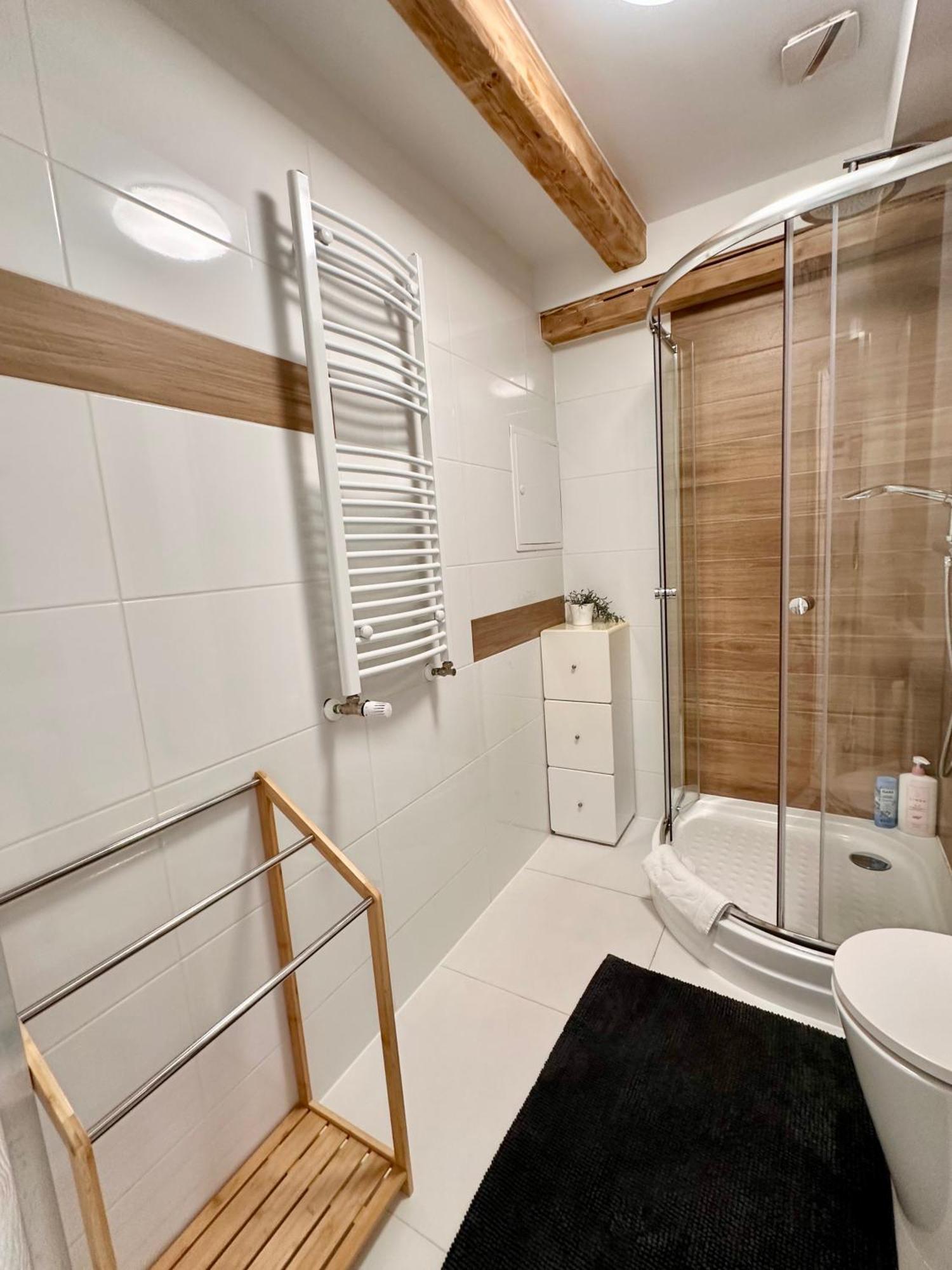 בילאווה Klimatyczny Apartament Nr 8 Z Widokiem Na Gory Sowie מראה חיצוני תמונה